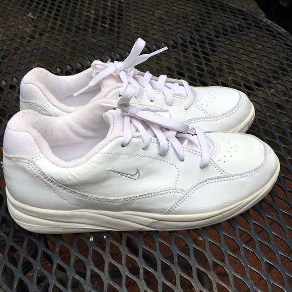 Nike white sneakers 7.5 - Picture 2 of 5